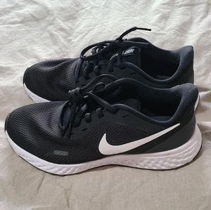 Brand new Revolution 5 nike sneakers